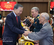 Top leader attends Party membership badge presentation ceremony in Hanoi